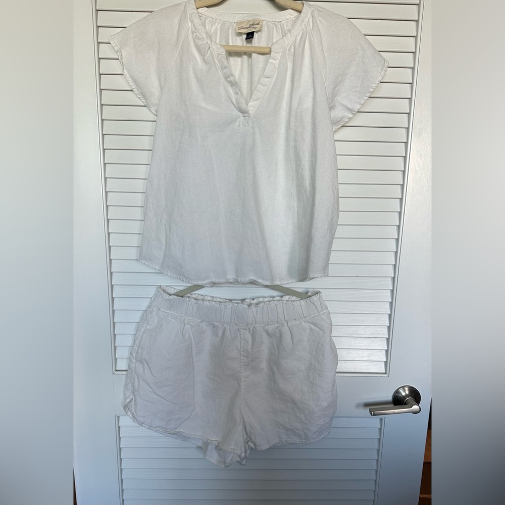 Line blend Flutter short sleeve top and shorts set!